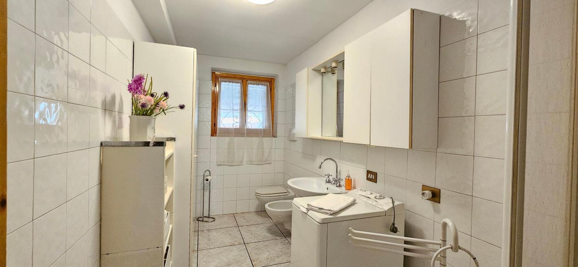 Appartamento Con Ingresso Autonomo, Giardino Privato E Portico Introbio Extérieur photo