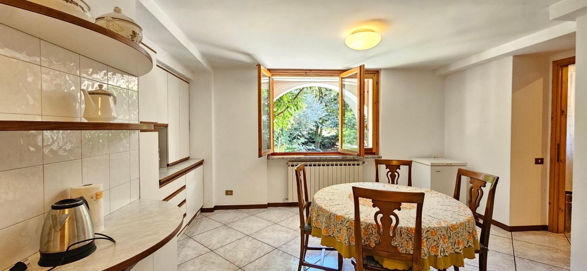 Appartamento Con Ingresso Autonomo, Giardino Privato E Portico Introbio Extérieur photo